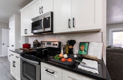 Oklahoma City House | Historic Villa🚶 2 min from Lake Hefner 🏊 Hot Tub 🎱 Pool Table 🐶 Pet Friendly