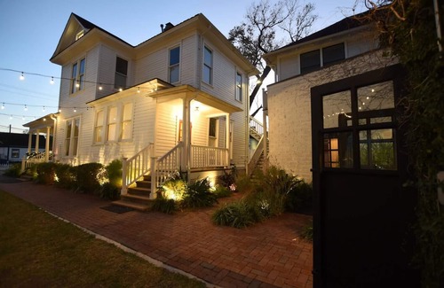 Greater Heights House | Historic Yale House 5/3.5 @ Houston Heights