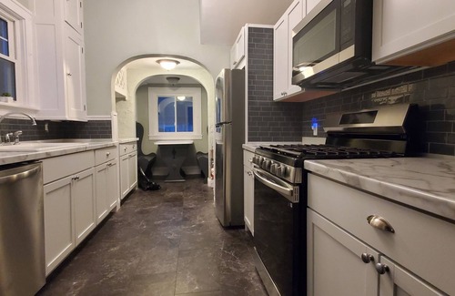 Lorain House | Historical 6 bed home, game room, short walk to beach & harbor lighthouse views.