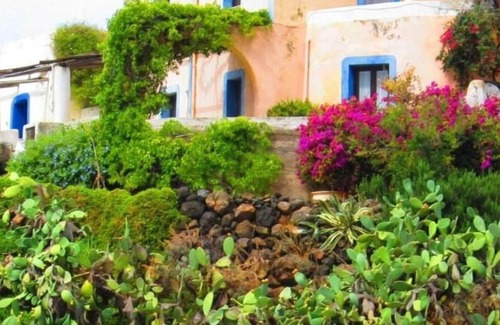Alicudi Porto House | historical and panoramic house in loc. Tonna
