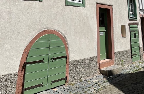 Weinheim House | Historical half-timbered house/accommodation in the center of Weinheim Marktplatz