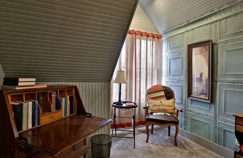 Sayles Blvd. Area Bed & Breakfast | Historical Sayles Blvd close to downtown and colleges