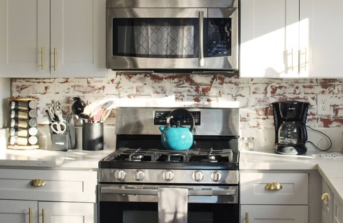 Albany House | Historically renovated house sleeps 20+ in downtown Albany!