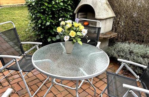 Grossschoenau Apartment | Historische Blockstube anno 1763 - Romantisches Studio-Apartment mit Infrarot-Sauna