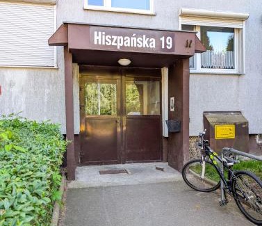 Fabryczna Apartment | Hiszpańska Harmony Apartment by BookingHost