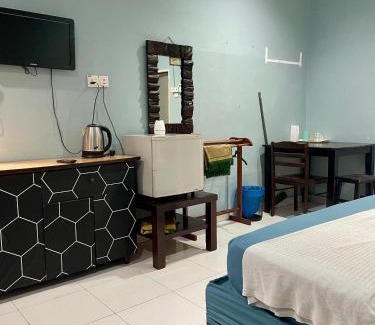 Batu Buruk House | Hj Hassan Guest House- Studio Unit