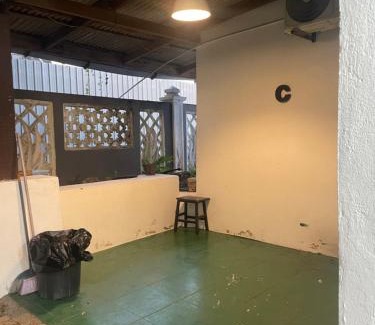 Batu Buruk House | Hj Hassan Guest House- Studio Unit