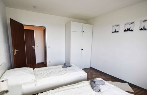 Hochheide Apartment | HÖ01 large apartment with dryer and washing machine