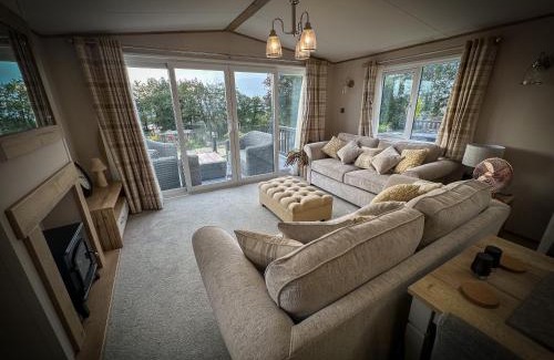 Longridge House | Hobbit - House Of The Owl - Luxury Lodge