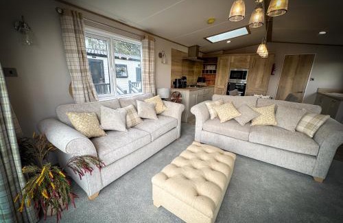 Longridge House | Hobbit - House Of The Owl - Luxury Lodge