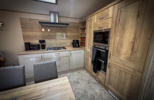 Longridge House | Hobbit - House Of The Owl - Luxury Lodge