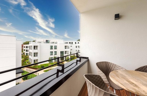 Alt-Travemunde/Ronnau Apartment | Hochwertiges Apartment in Ostseenähe mit Sonniger Loggia und Hauseigenem SPA