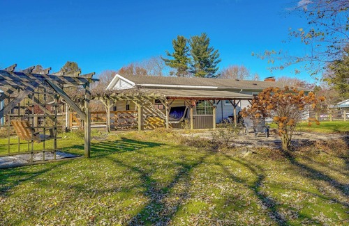 Rockbridge Cottage | Hocking Hills Hideaway w/Hot Tub & Fire Pit!