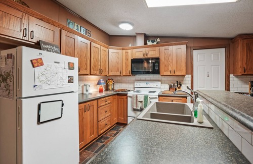 Logan Cabin | Hocking Hills Majestic Retreats - Nancy's Cabin