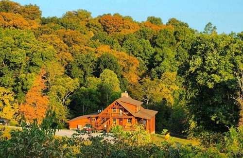 McArthur Cabin | Hocking Hills: Pool! Game Room! Trails! Sleeps 20!