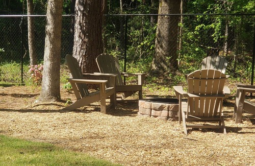 Auburn Cabin | Hocus pocus-Tiny House 9 miles from AUBURN AL & Jordan Hare Stadium