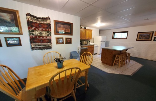 Lost Bridge Village House | Hog Heaven-Lower Level of Private Home- Lakefront