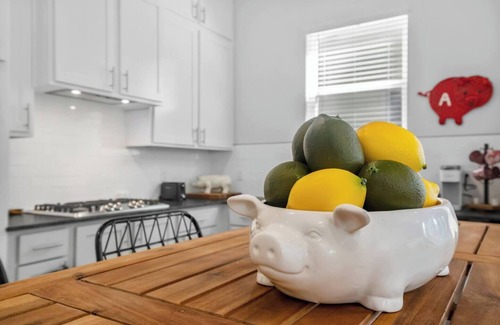 Fayetteville House | Hog Heaven-Steps from DT Fayetteville-Sleeps 8