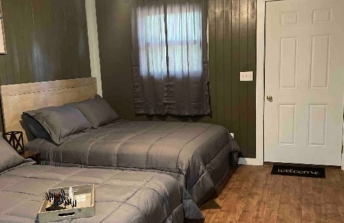 Eminence Cottage | Hogan's Hideout Cottage #9