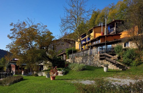 Sant Joan de Les Abadesses House | Holiday Home 'El Colomar, El Reixac Casa Rural' with Mountain View, Shared Pool & Wi-Fi