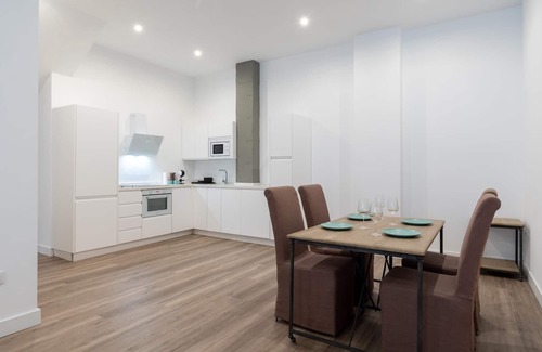 Camas Apartment | Holi-Rent AT Erillas 1