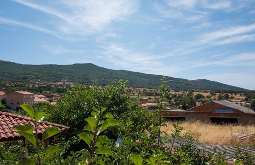 La Rinconada de la Sierra House | Holiday Home 'El Carrero' with Mountain View, Shared Terrace and Wi-Fi