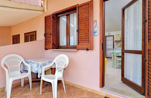 Case Peschiera-Lu Fraili House | Holiday Home 'Villetta Serena' with Private Terrace, Private Garden and Air Conditioning