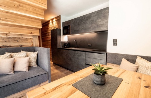 Selva dei Molini Apartment | Holiday Apartment 'Chalet-Suite Panorama' with Mountain View, Private Terrace and Wi-Fi