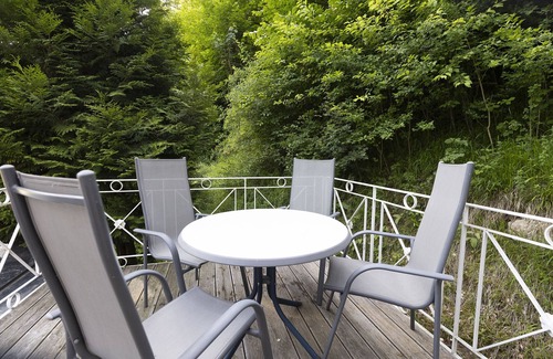 Bad Urach Apartment | Holiday Apartment 'Nachtigall' with Mountain View
