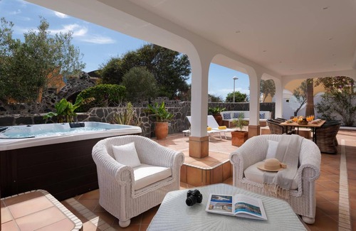Callao Salvaje Apartment | Holiday Apartment 'Obsidian Villa Estrella Del Mar' with Private Terrace and Air Conditioning