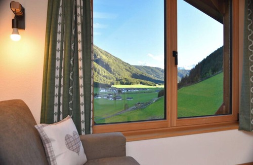 Valle di Casies Apartment | Holiday Apartment 'Ausserharmerhof Wiesenglück' with Mountain View, Shared Garden and Wi-Fi