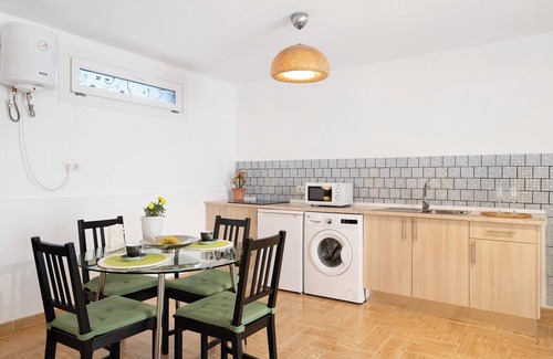 La Santa Apartment | Holiday Apartment 'Casa Rosi' with Private Terrace and Wi-Fi