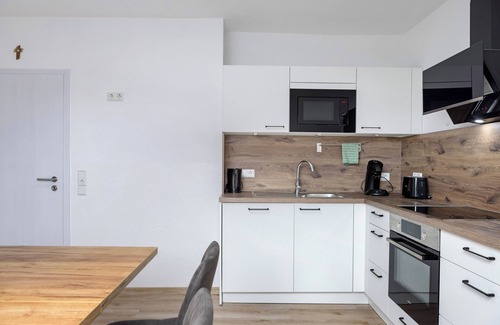 Buttlar Apartment | Holiday Apartment Rhön-Kutscher with Mountain View, Terrace and Wi-Fi