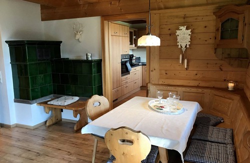Hinterzarten Apartment | Holiday Apartment 'Hirschsprung' with Mountain View, Private Terrace and Wi-Fi