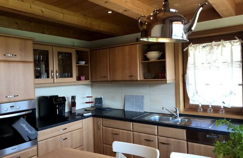 Hinterzarten Apartment | Holiday Apartment 'Hirschsprung' with Mountain View, Private Terrace and Wi-Fi
