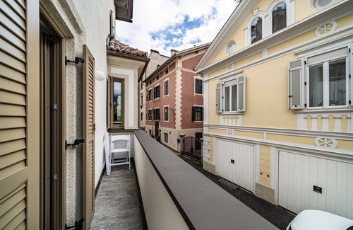 Merano Apartment | Holiday Apartment "Domus Faber 2b" with Mountain View, Balcony & Wi-Fi