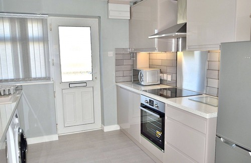 Perranporth Apartment | Holiday apartment with direct access to Perranporth beach!