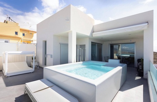Adeje Apartment | Holiday Apartment Home of Tulio with Sea View, Mountain View, Wi-Fi