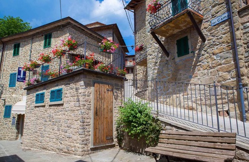 Raggiolo Apartment | Holiday apartment in the medieval old town