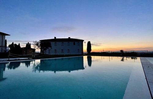 Valiano Apartment | Holiday Apartment "Glicine" with Shared Pool, Shared Garden & Wi-Fi