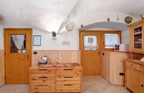 Fondo Apartment | Holiday Apartment 'La Tavernetta' with Private Garden & Mountain View