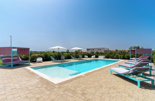 Galatone Apartment | Holiday Apartment "Le Scuderie 5" with Shared Pool, Shared Terrace & Wi-Fi