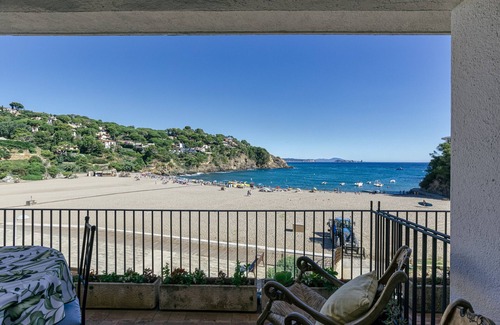Sa Riera Apartment | Holiday Apartment 'Mediterranean Paradise' close to Beach with Terrace & Wi-FI