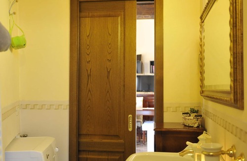 Arezzo Villa | Holiday Apartment Michelangelo - ex restored barn in the historic center