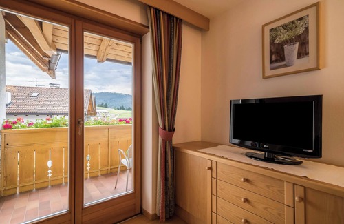 Salonetto Apartment | Holiday Apartment "Mölten" with Mountain View, Wi-Fi, Balcony & Garden
