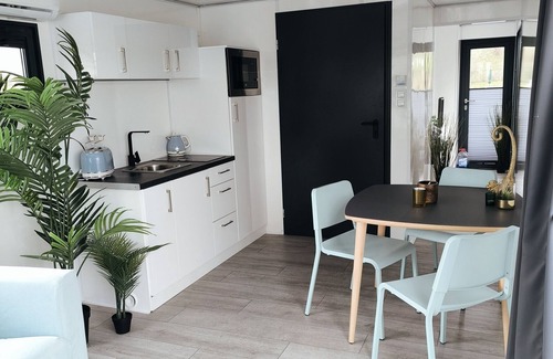 Neuruppin Apartment | Holiday Apartment 'On the Lake' with Lake View, Shared Terrace and Air Conditioning