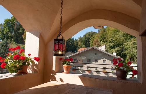 Trostberg Apartment | Holiday apartment Turmpalais in the tower to Schloss Schedling near the Chiemsee