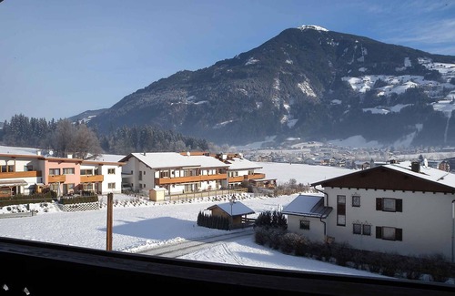 Kaltenbach Apartment | Holiday apartment with balcony close to the centre