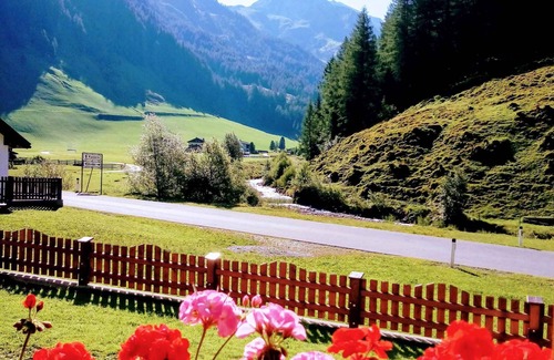 Schmirn Apartment | Holiday apartment with balcony