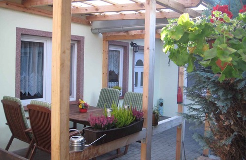 Kamminke Apartment | Holiday apartment with canopied terrace